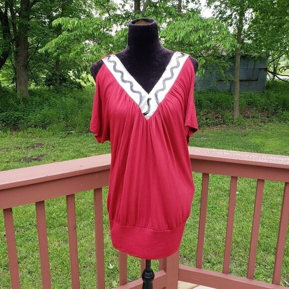 Debs Ladies Burgundy Cold Shoulder Sequin Pullover V-neck Tunic sz 1 XL - Picture 1 of 12